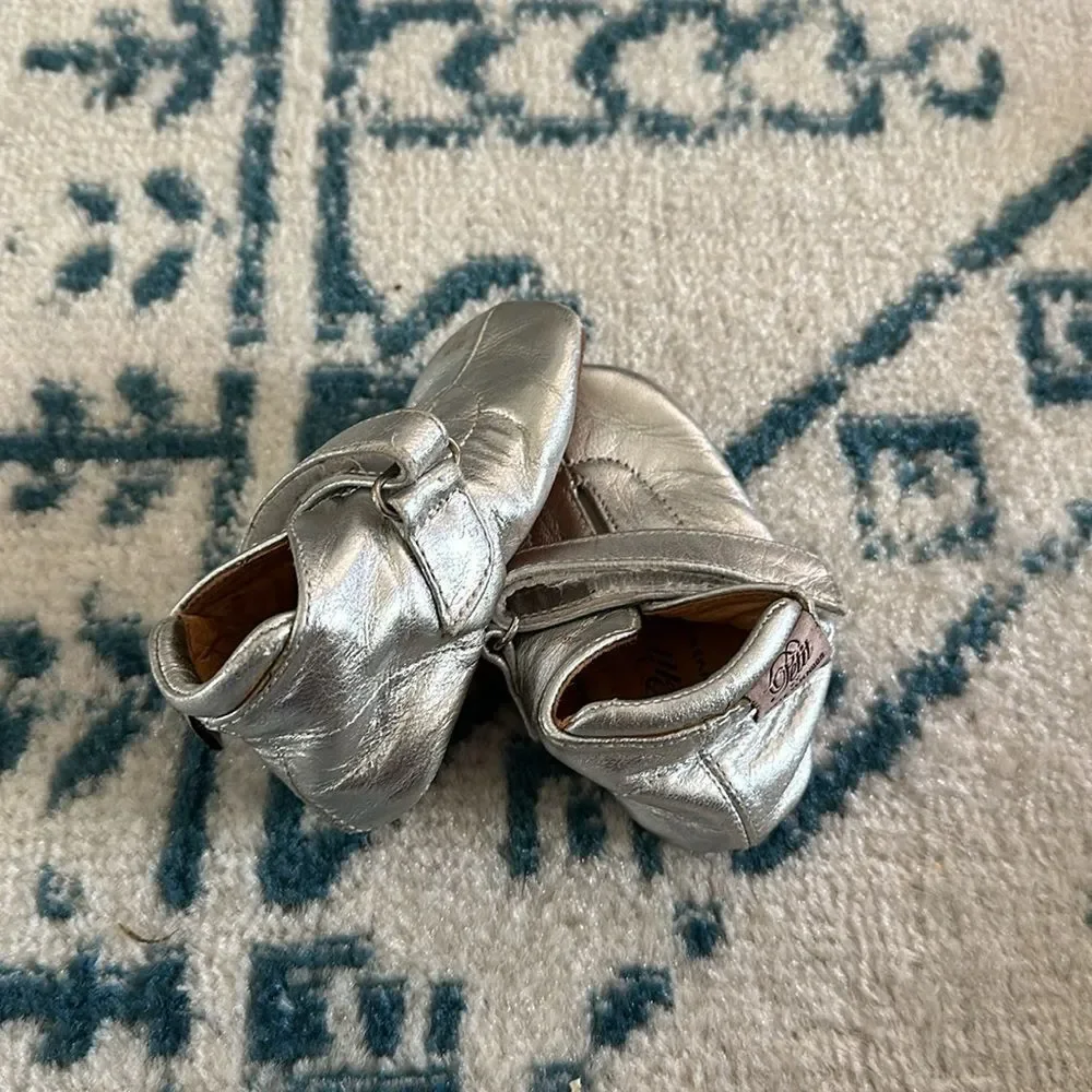 Little silver baby shoes - Petit by Sofia Schnoor